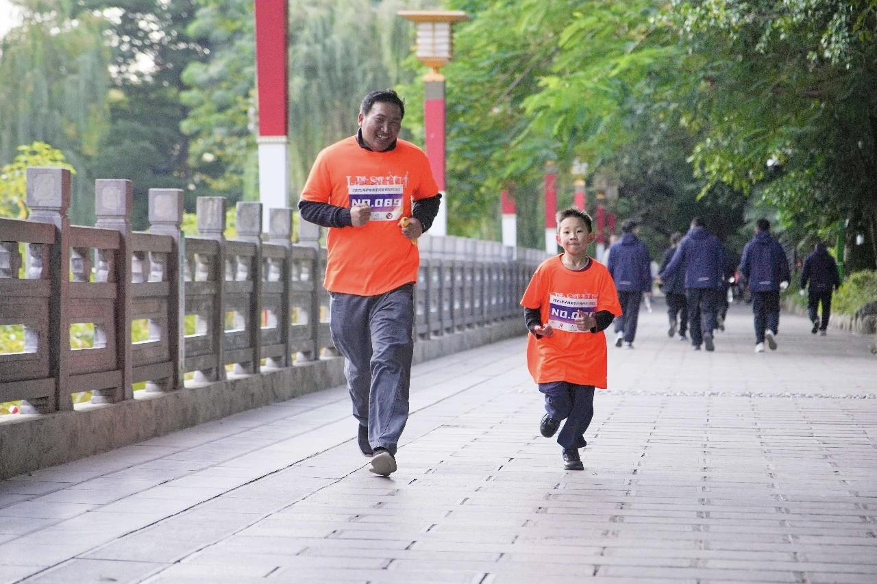 市民参加健身跑