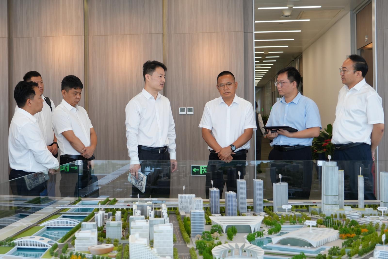 代表团一行在上海陆家嘴(集团)有限公司